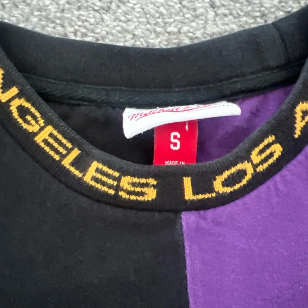 VINTAGE NBA LOS ANGELES LAKERS MITCHELL & NESS TEE SHIRT  Size Smal - Picture 3 of 5